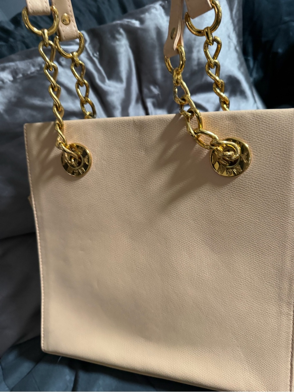 MCM Light peach / pink toned Bag with Gold Chain Details - Picture 5 of 8